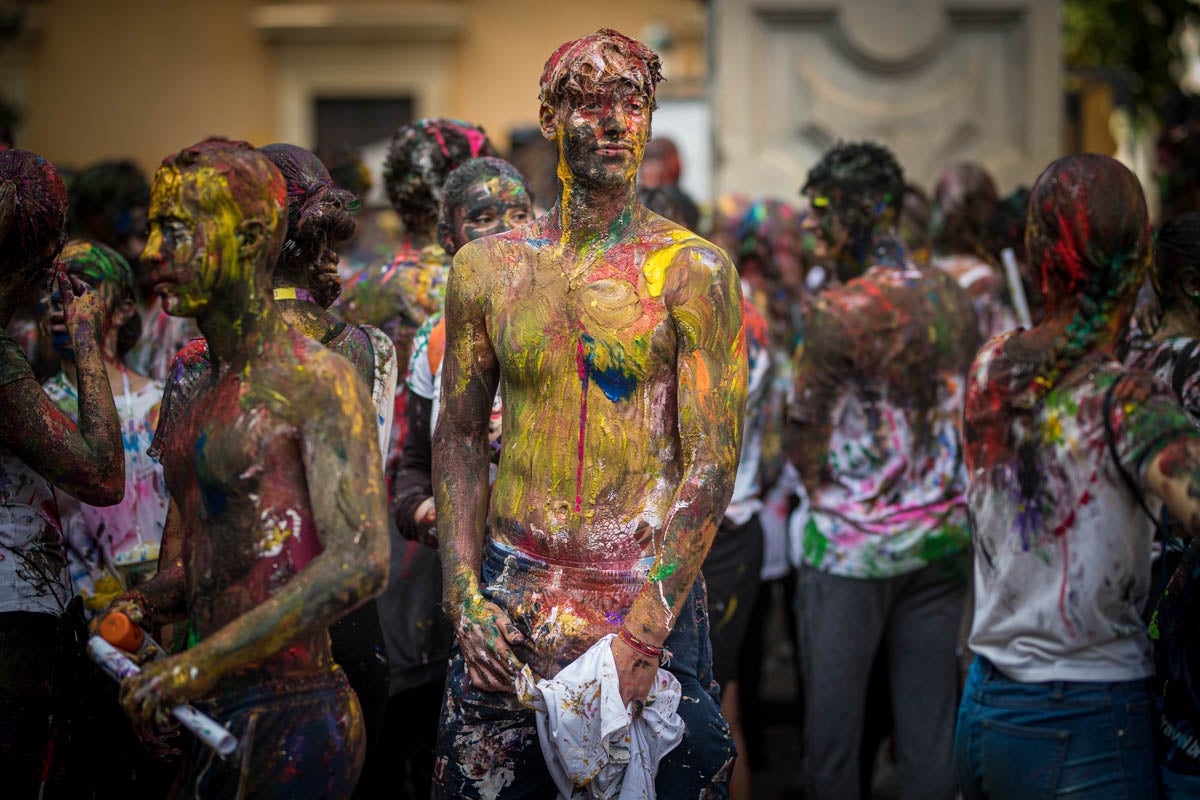 Alumnos de la Facultad de Medicina celebran la tradicional fiesta de octubre