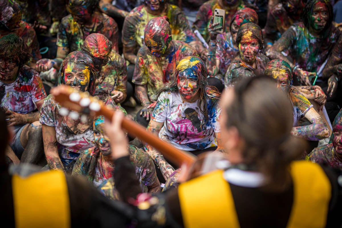 Alumnos de la Facultad de Medicina celebran la tradicional fiesta de octubre