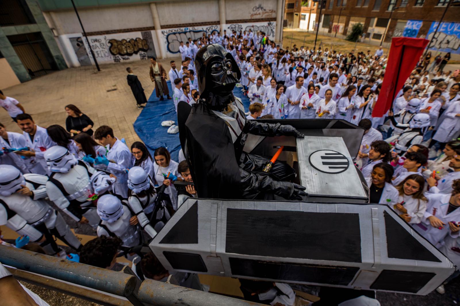 Alumnos de la Facultad de Medicina celebran la tradicional fiesta de octubre