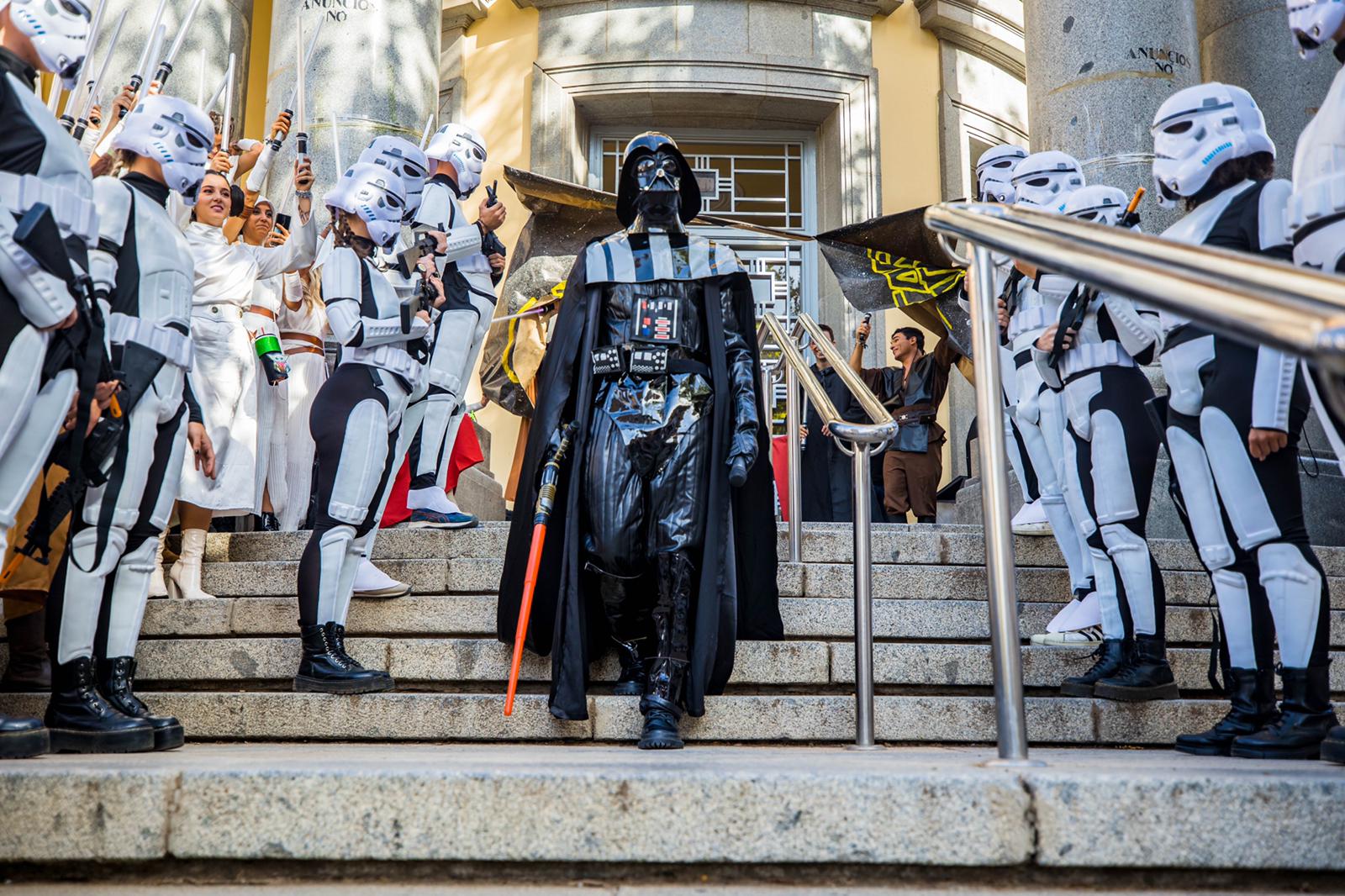 Alumnos de la Facultad de Medicina celebran la tradicional fiesta de octubre