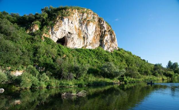 Cueva Chagyrskaya, en Siberia.