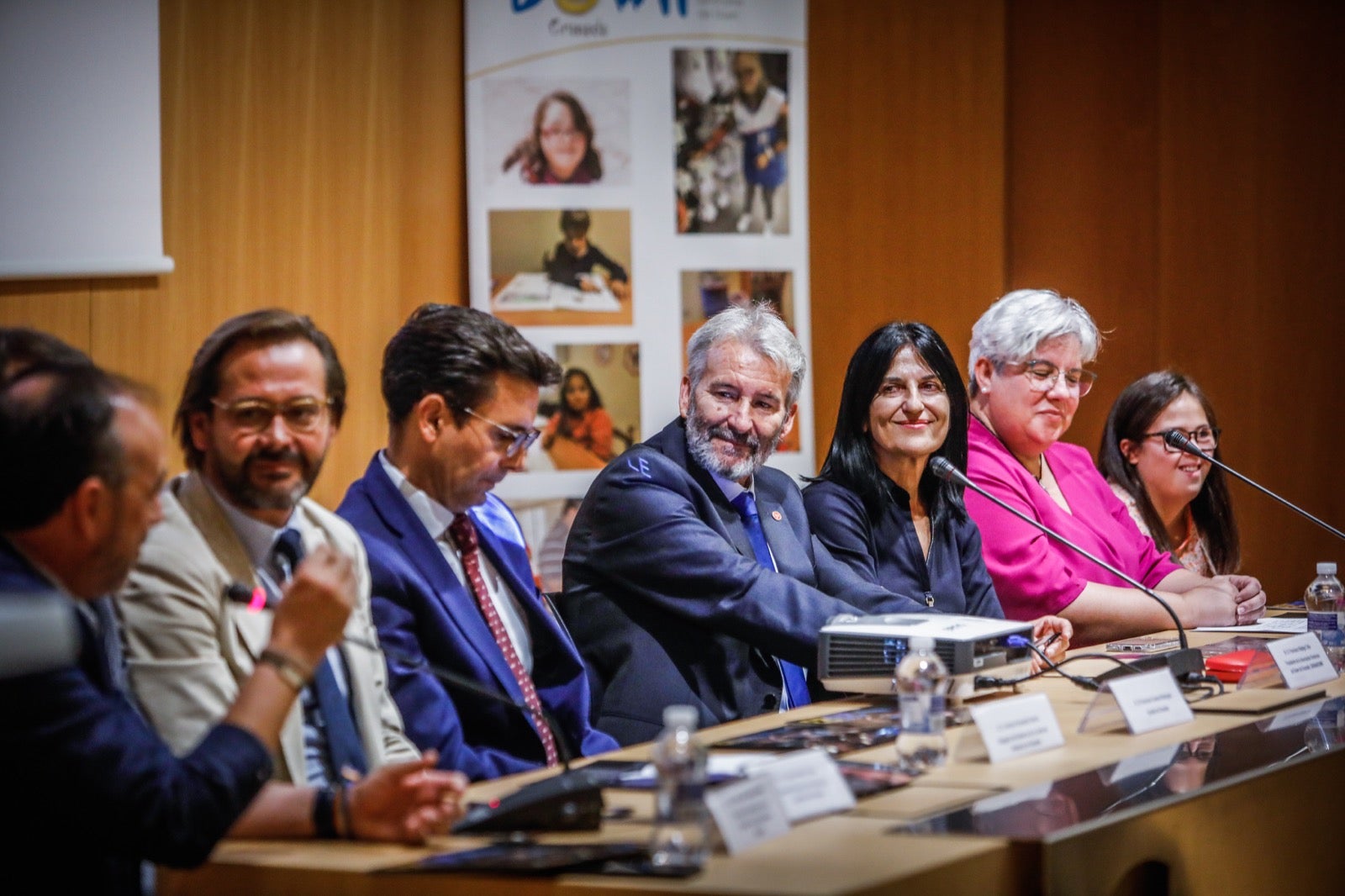 Presentación del calendario solidario de Granadown