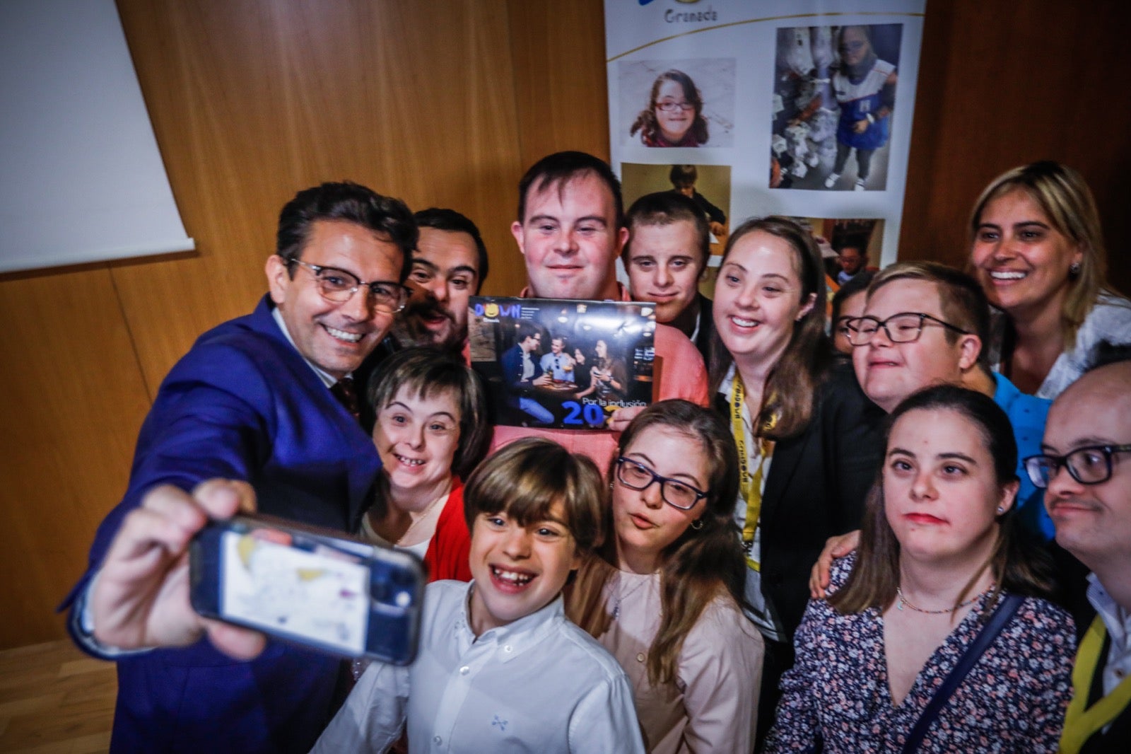 Presentación del calendario solidario de Granadown