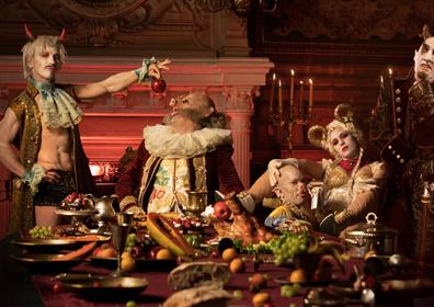 Imagen secundaria 1 - El elenco artístico está formado por veinticinco personas. 