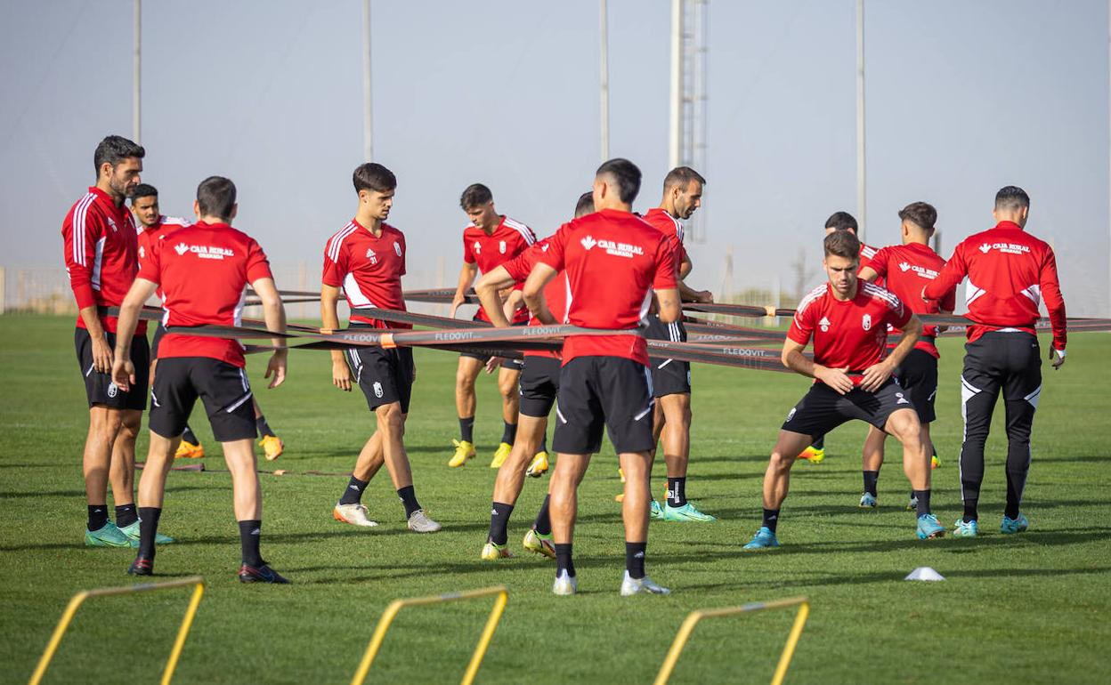 La plantilla completa el calentamiento con cintas este miércoles.