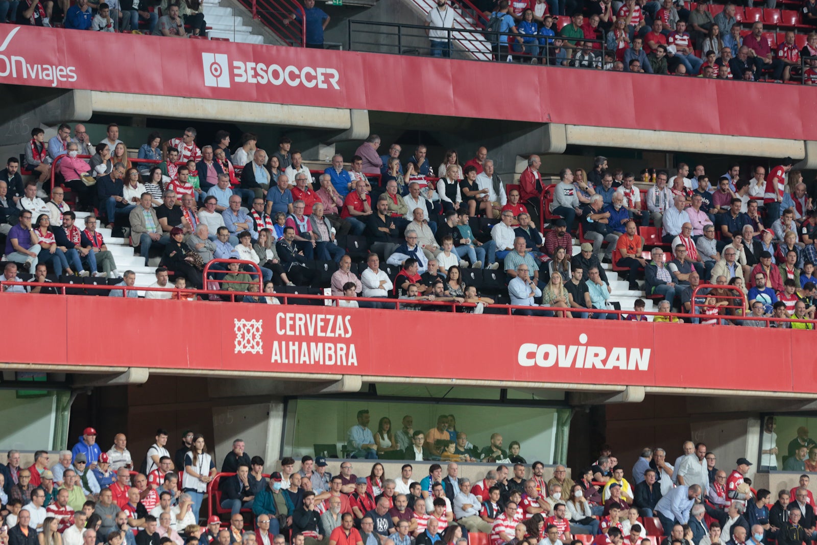 Fotos: Encuéntrate en la grada del Nuevo Los Cármenes en el Granada-Zaragoza