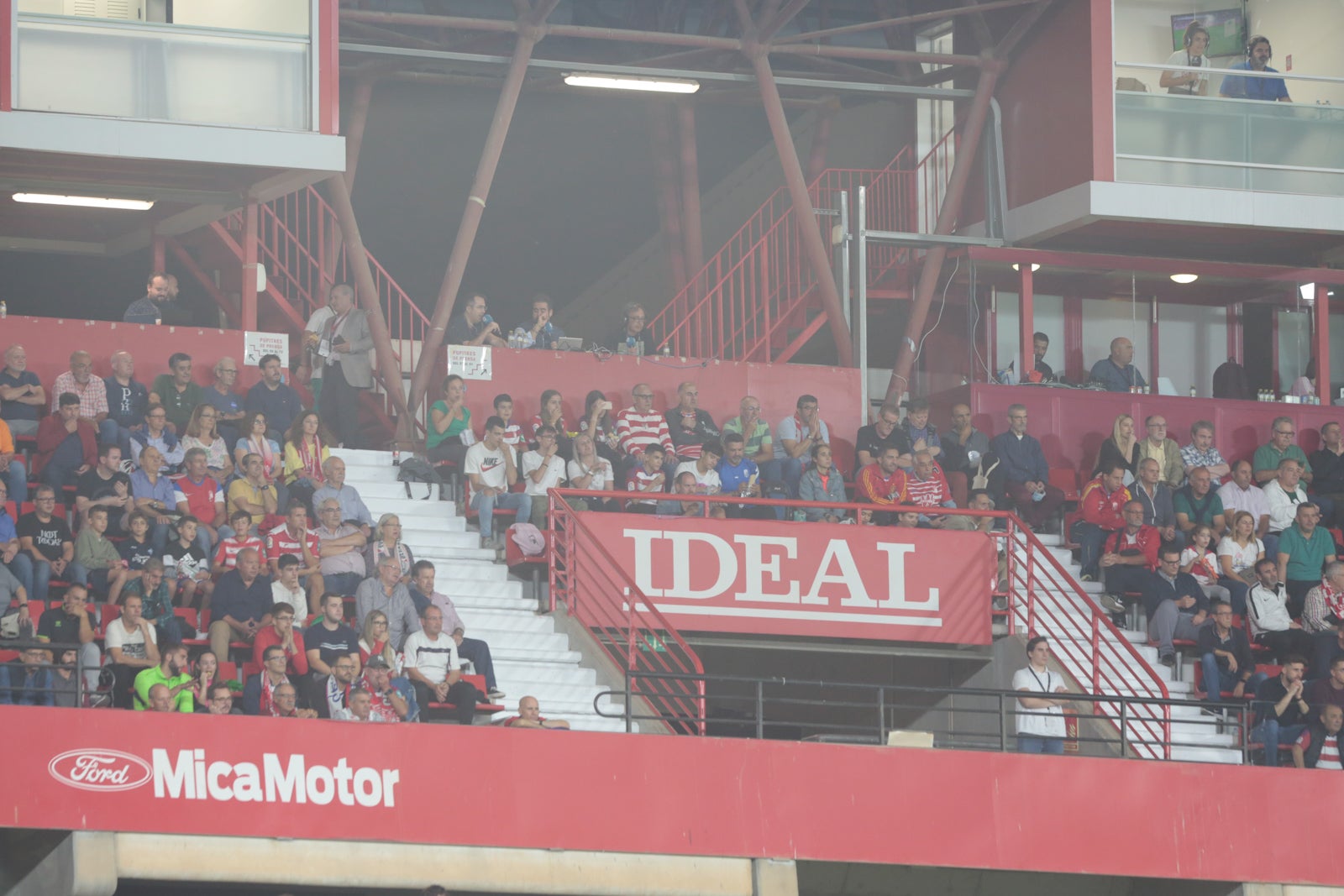 Fotos: Encuéntrate en la grada del Nuevo Los Cármenes en el Granada-Zaragoza