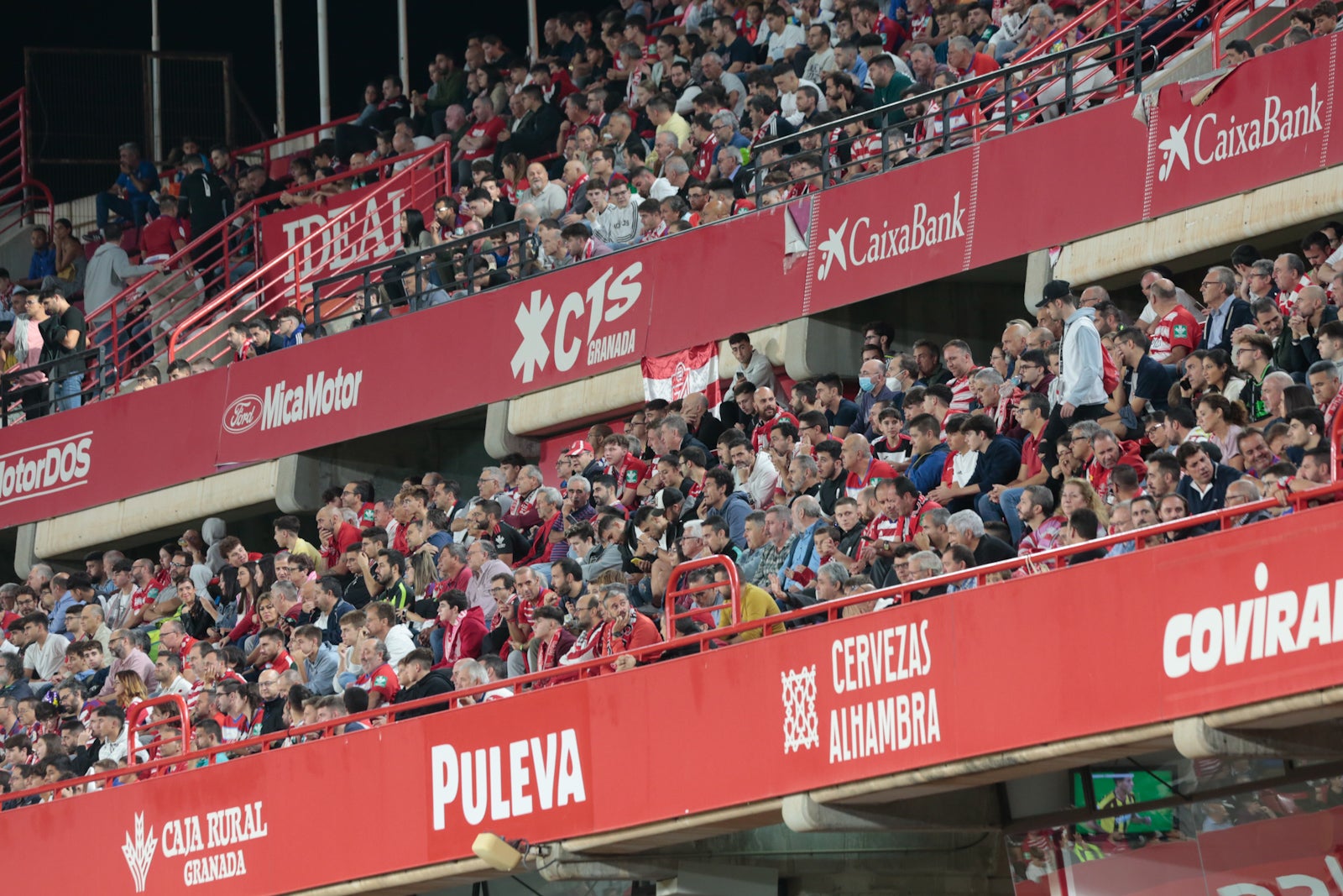 Fotos: Encuéntrate en la grada del Nuevo Los Cármenes en el Granada-Zaragoza