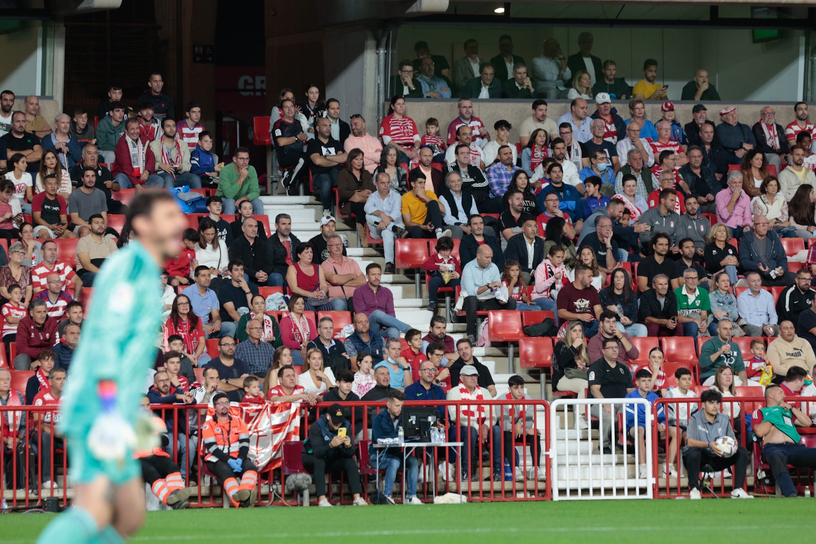 Fotos: Encuéntrate en la grada del Nuevo Los Cármenes en el Granada-Zaragoza