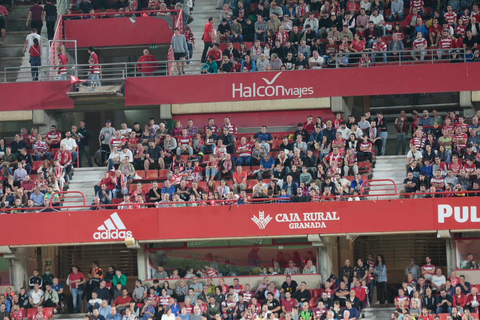 Fotos: Encuéntrate en la grada del Nuevo Los Cármenes en el Granada-Zaragoza