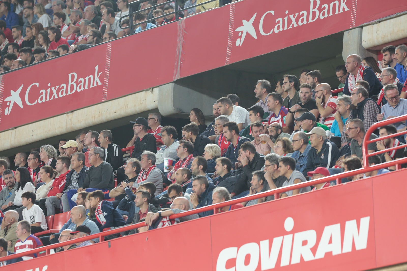 Fotos: Encuéntrate en la grada del Nuevo Los Cármenes en el Granada-Zaragoza