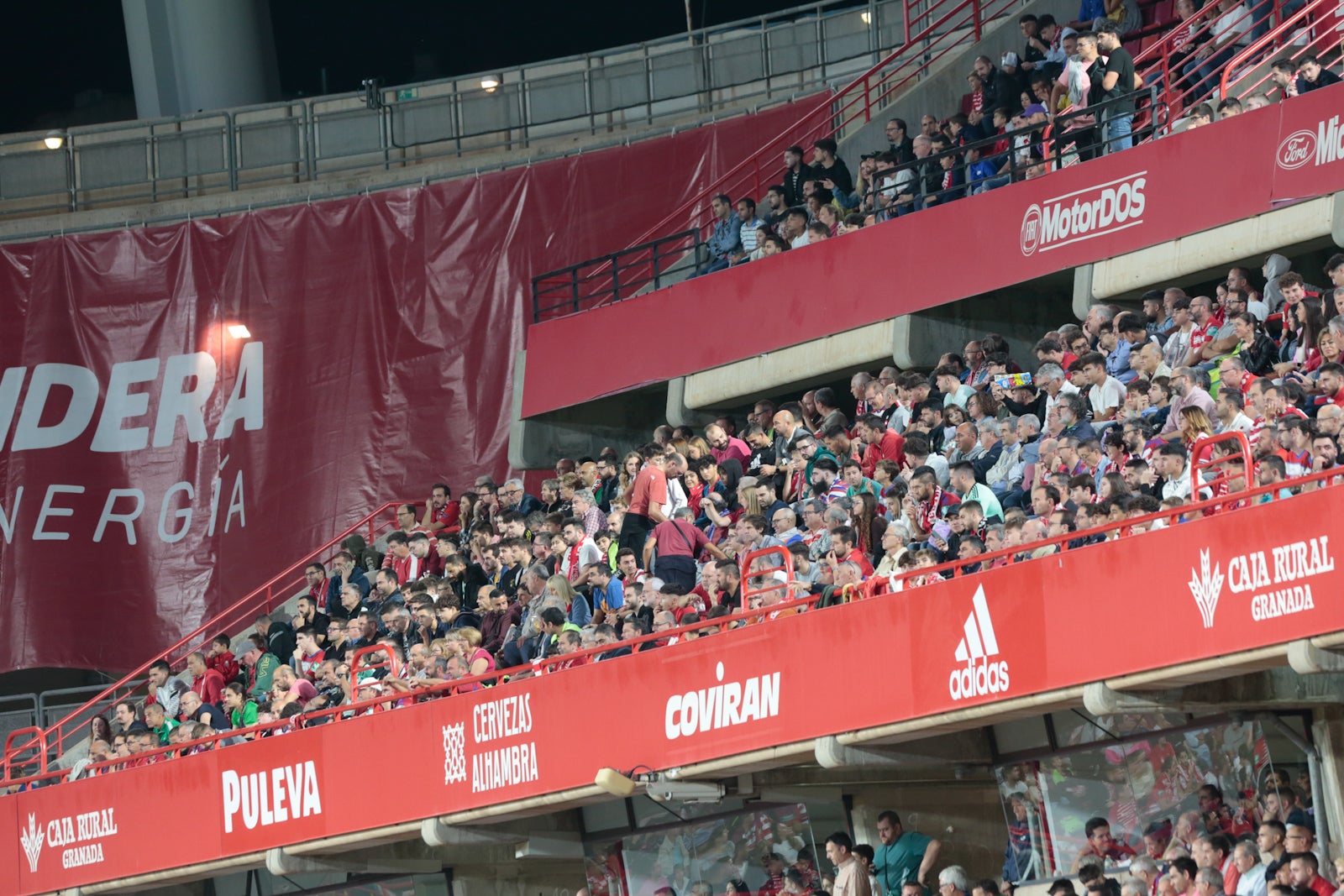 Fotos: Encuéntrate en la grada del Nuevo Los Cármenes en el Granada-Zaragoza