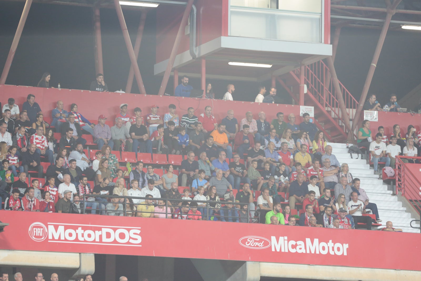 Fotos: Encuéntrate en la grada del Nuevo Los Cármenes en el Granada-Zaragoza