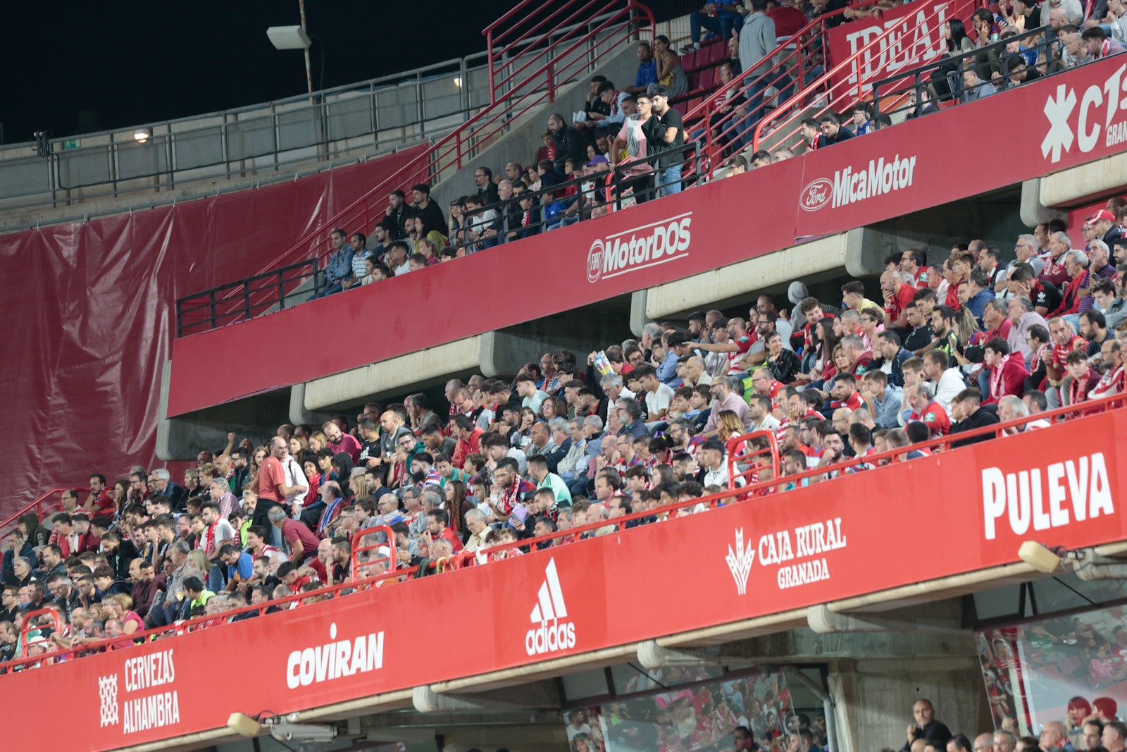 Fotos: Encuéntrate en la grada del Nuevo Los Cármenes en el Granada-Zaragoza