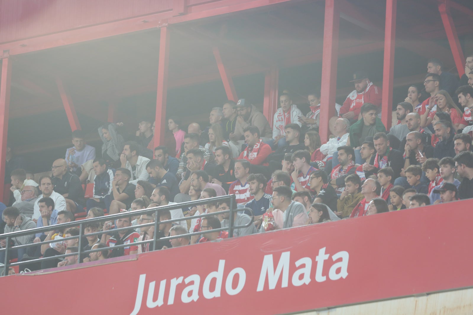 Fotos: Encuéntrate en la grada del Nuevo Los Cármenes en el Granada-Zaragoza