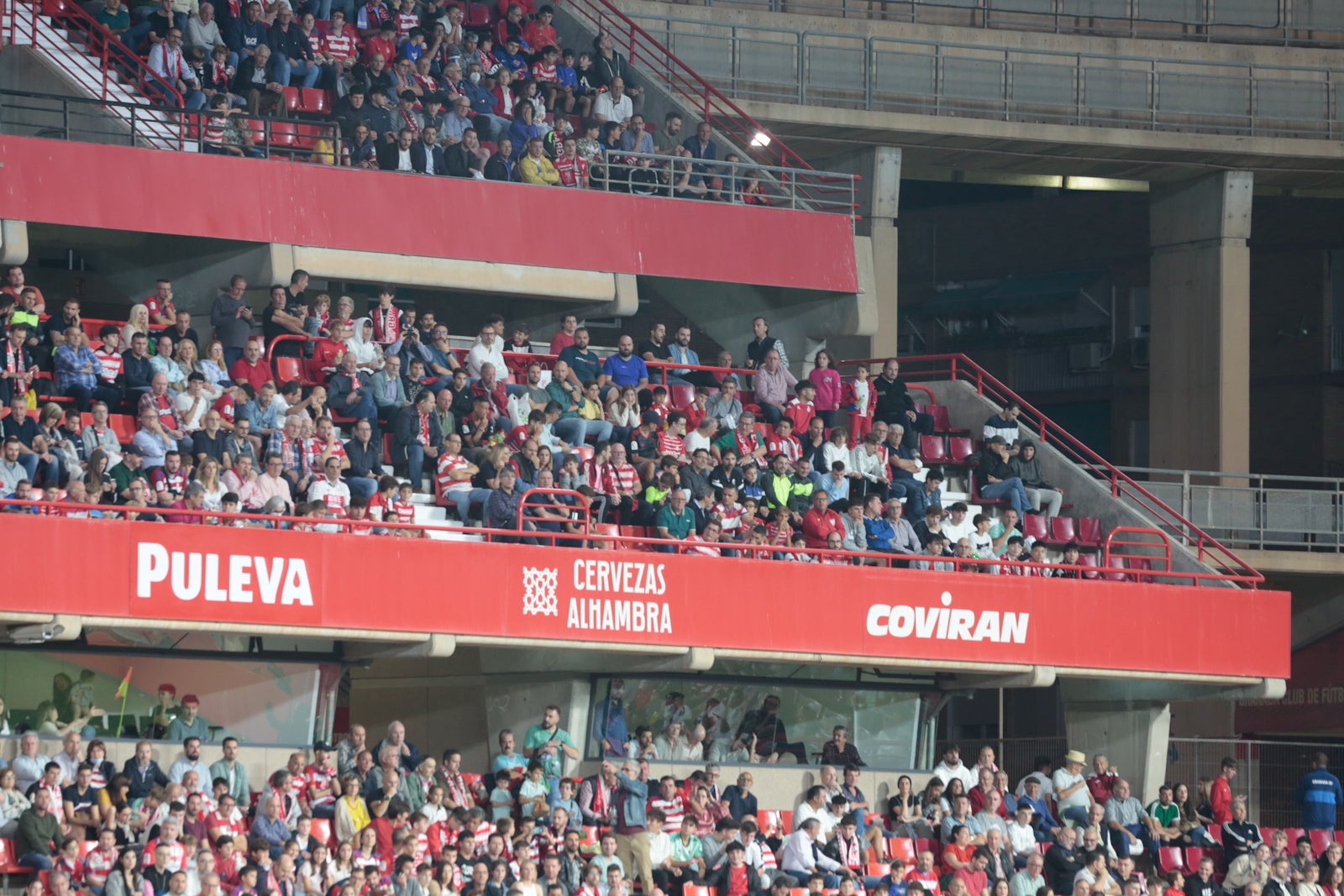 Fotos: Encuéntrate en la grada del Nuevo Los Cármenes en el Granada-Zaragoza