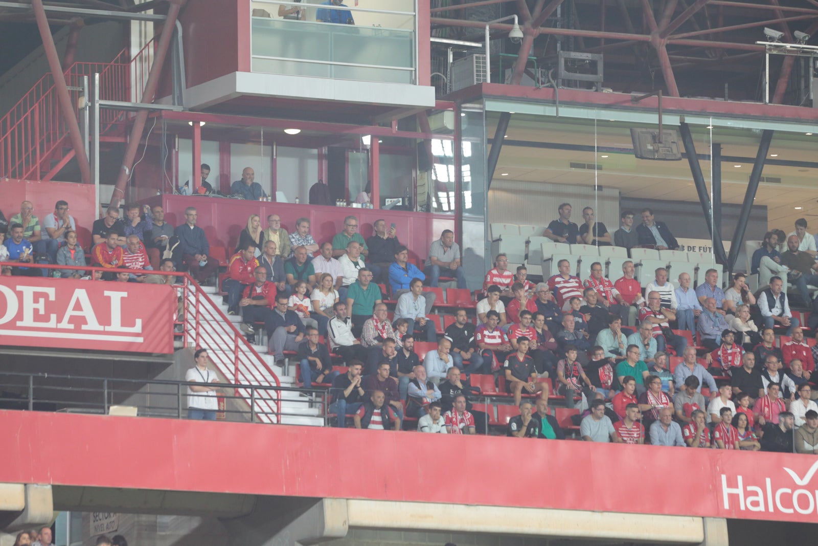 Fotos: Encuéntrate en la grada del Nuevo Los Cármenes en el Granada-Zaragoza