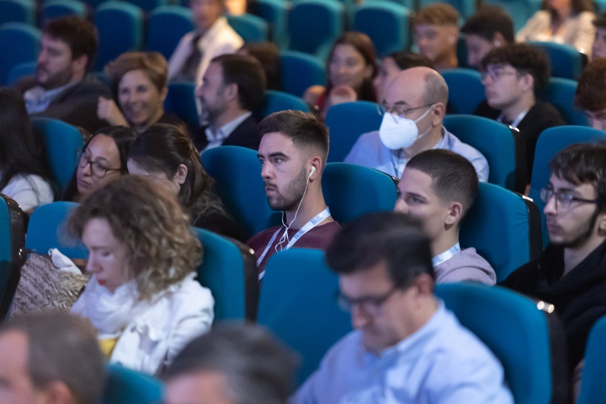 Las imágenes del público asistente este viernes al evento divulgativo sobre Inteligencia Artificial