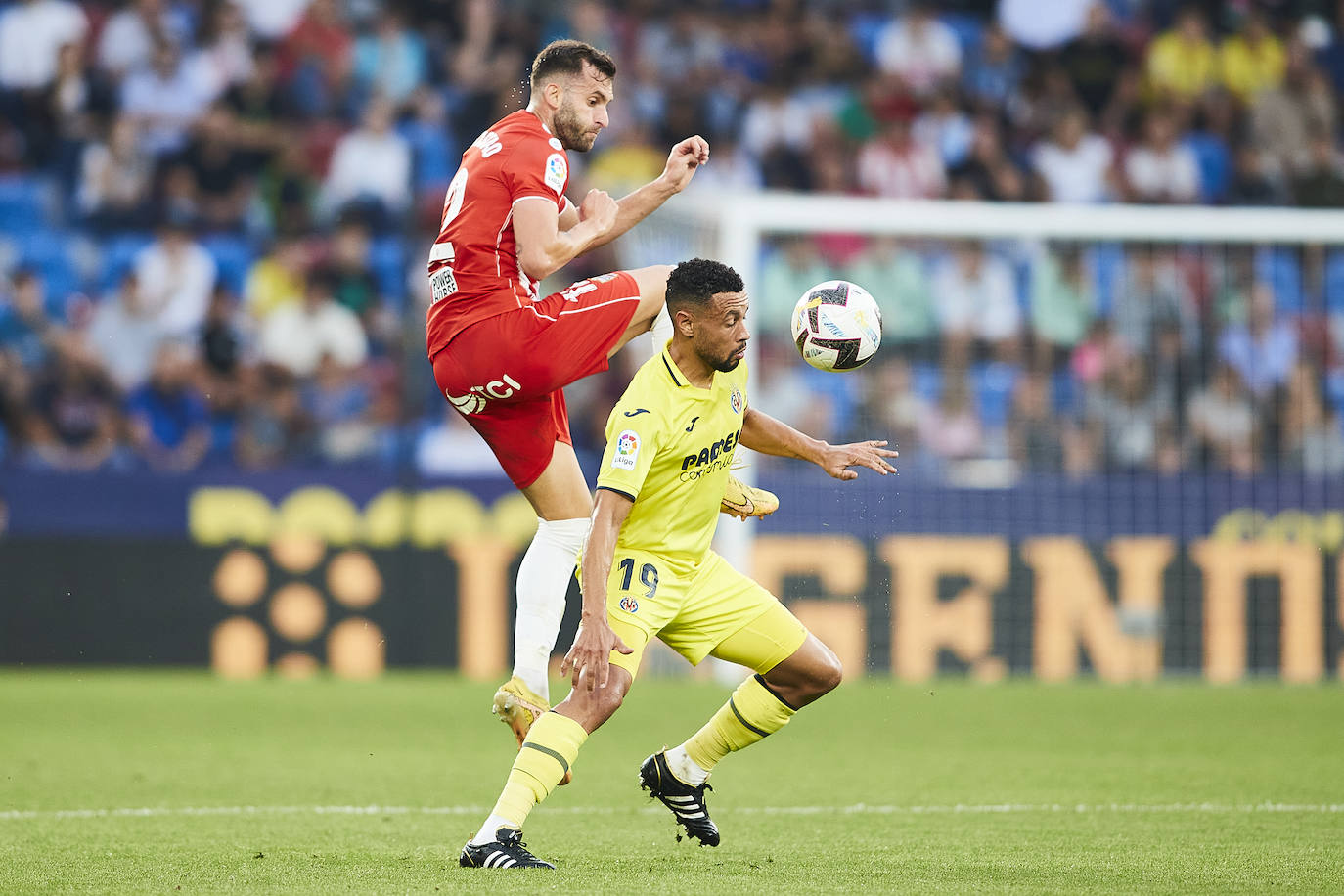 Momento del duelo disputado en el estadio de La Cerámica.