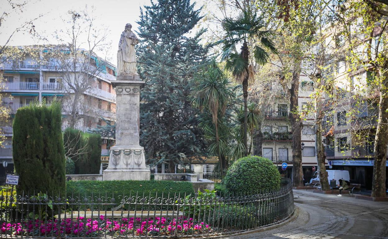 Estatua de Mariana Pineda.