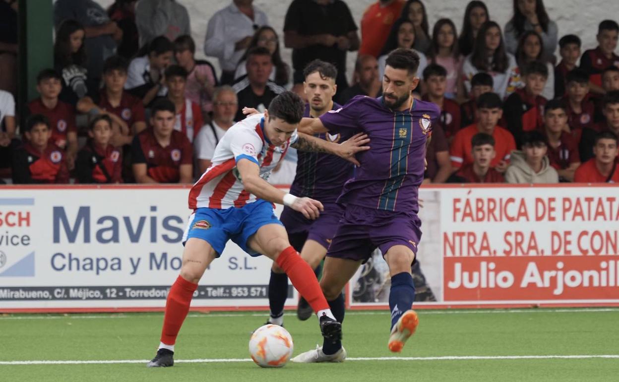 El partido supuso el encuentro de jugadores que han militado en ambas escuadras y contó con una gran afluencia de espectadores. 