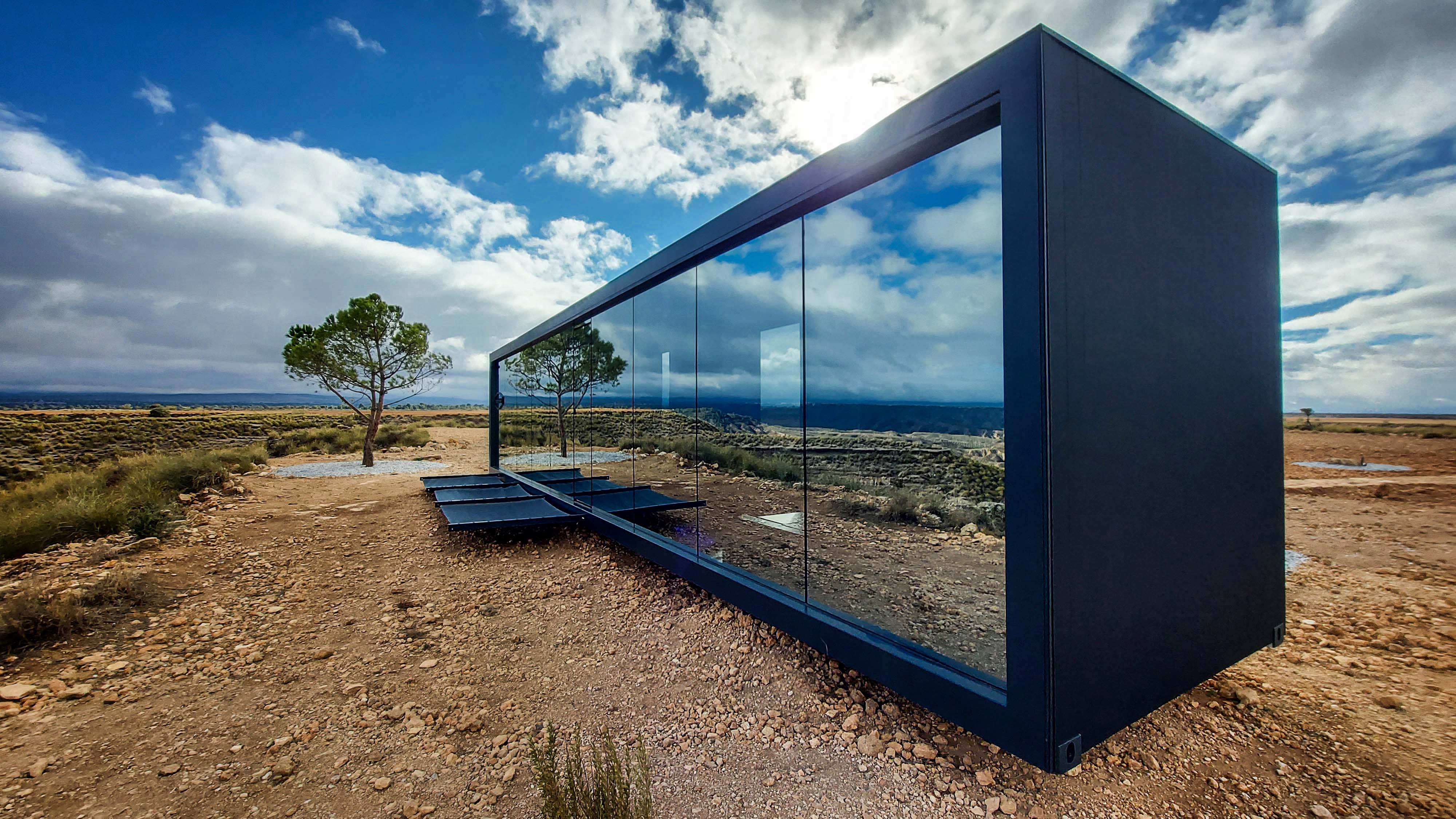 Situado en el puntal de Bácor, la instalación tiene capacidad para cuatro personas y se trata de un alojamiento totalmente autosuficiente