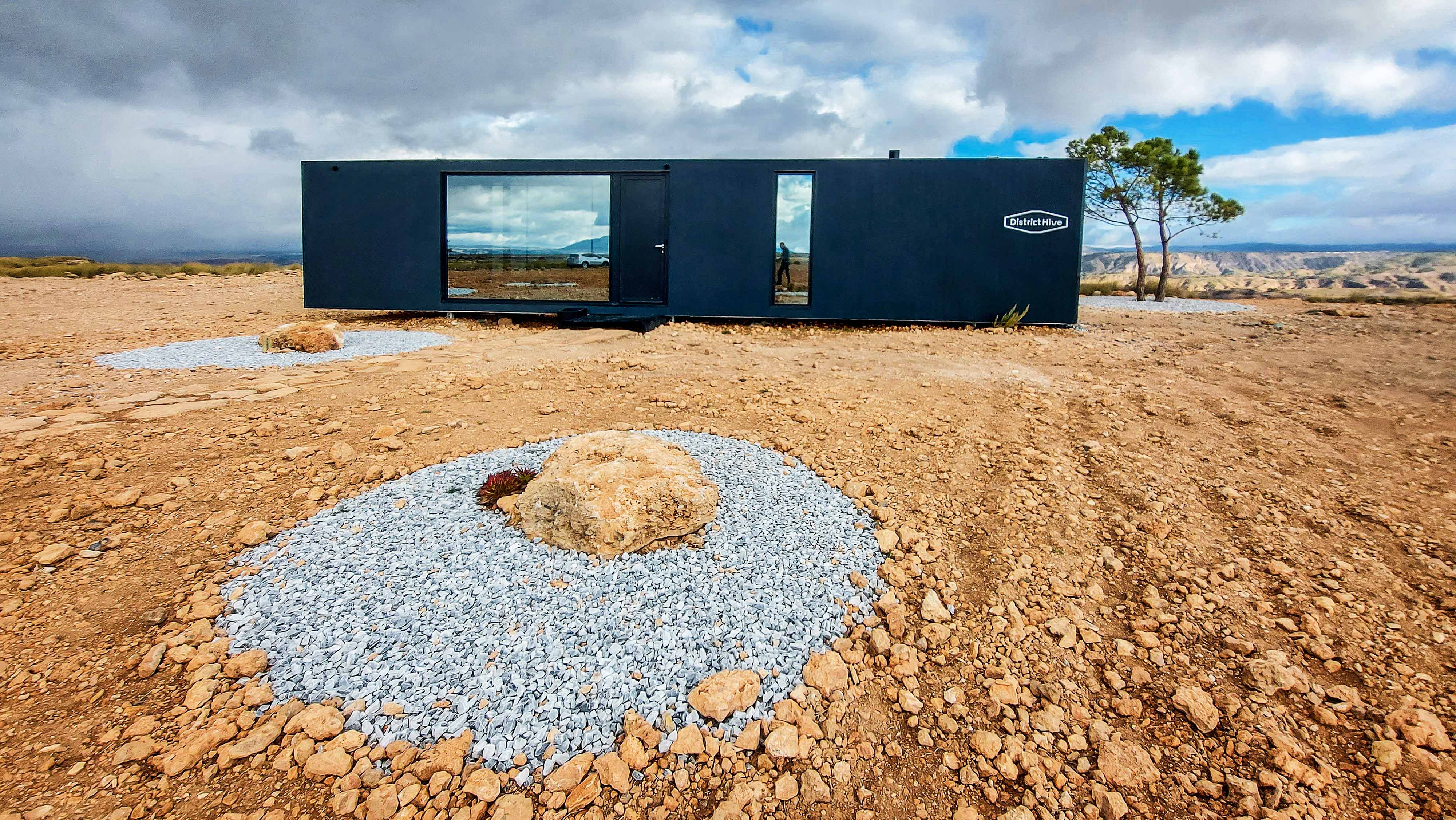 Situado en el puntal de Bácor, la instalación tiene capacidad para cuatro personas y se trata de un alojamiento totalmente autosuficiente