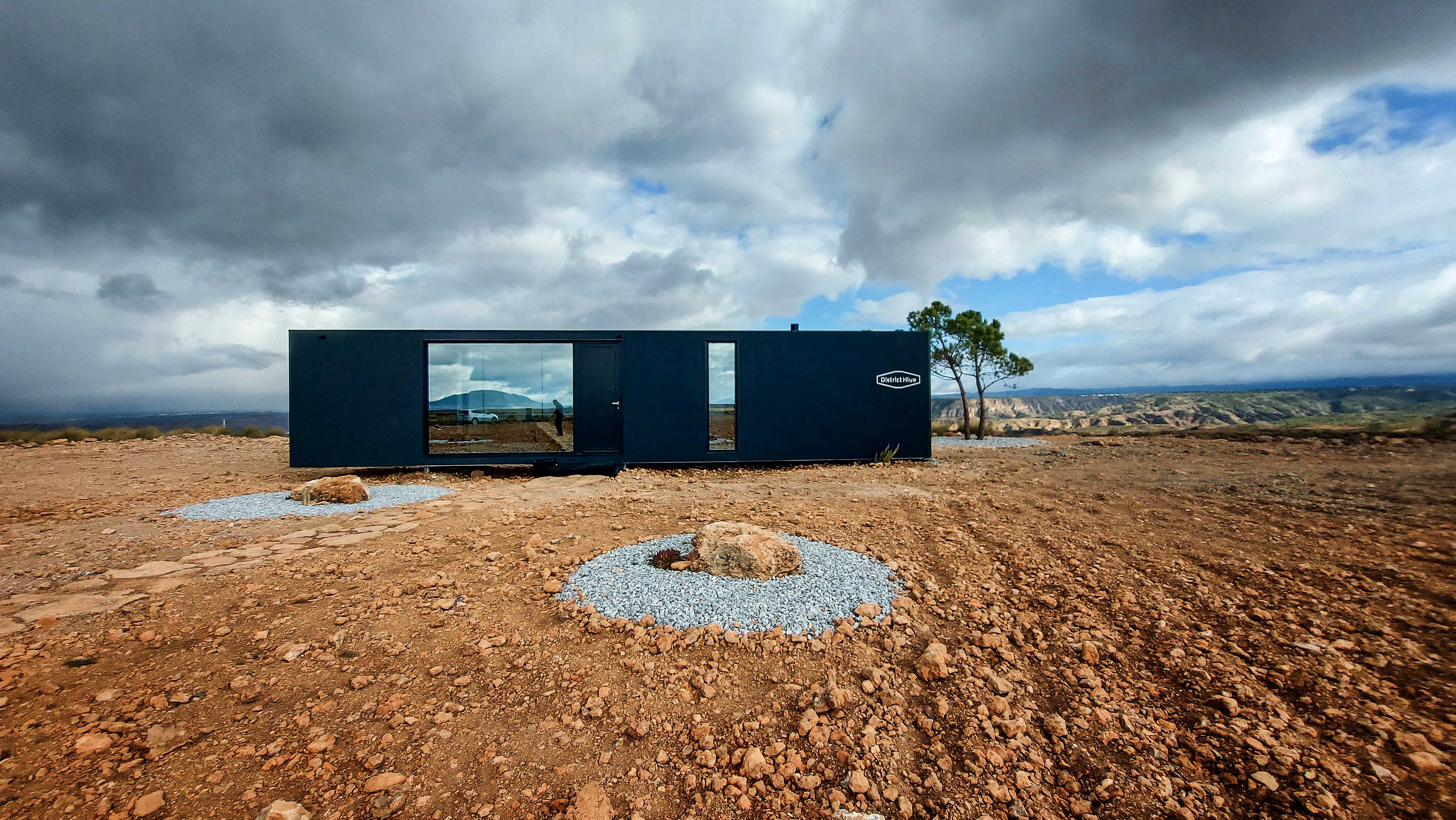 Situado en el puntal de Bácor, la instalación tiene capacidad para cuatro personas y se trata de un alojamiento totalmente autosuficiente