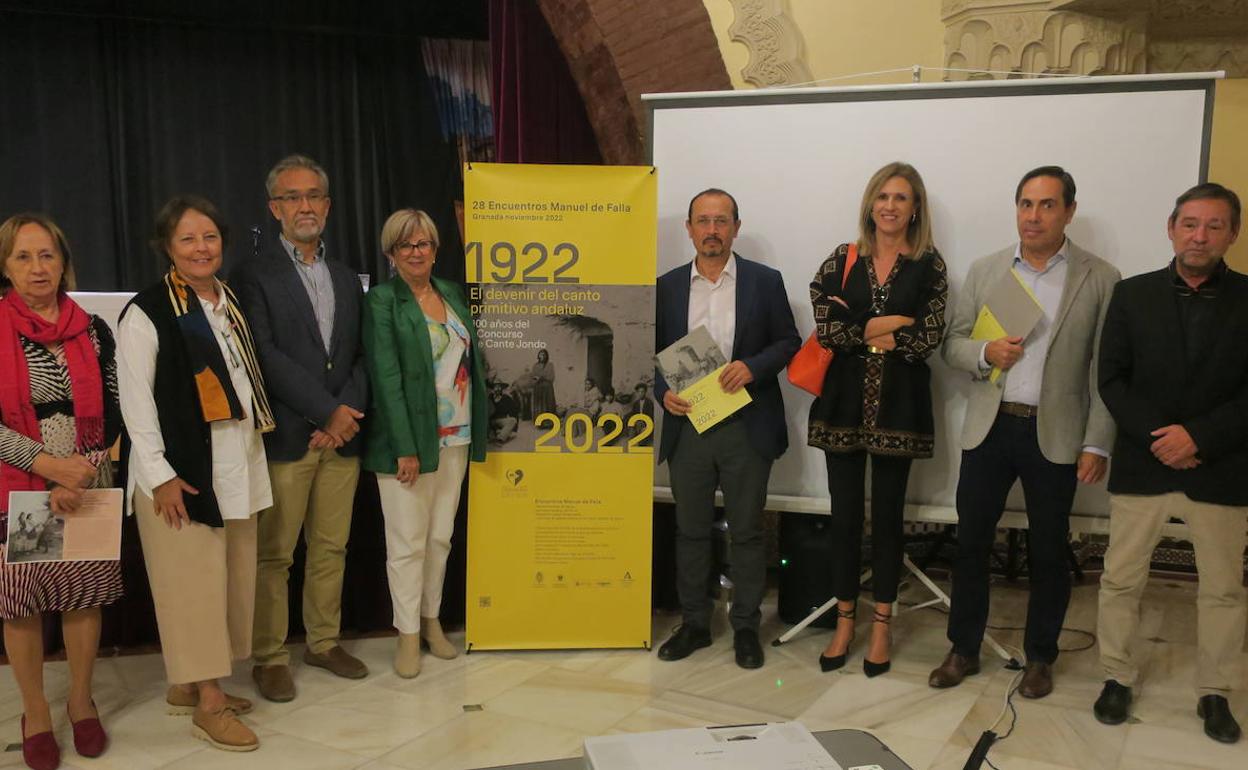 María José Gómez, Elena Falla, Víctor Medina, María de Leyva, Fernando Egea, Poli Servián, José Luis Carmona y Roberto Ugarte, en el acto. 