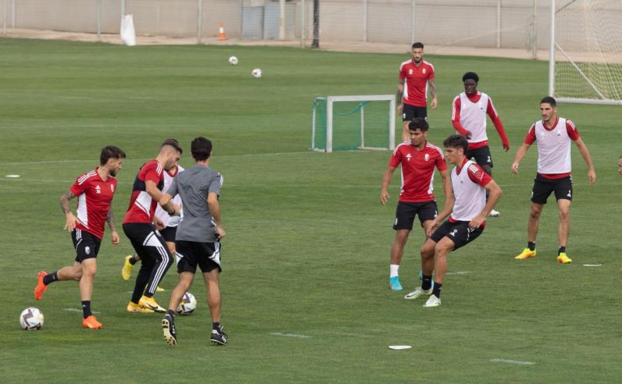 Entrenamiento del Granada de este martes.