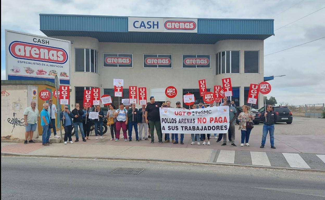 Una protesta de UGT en la puerta del Cash Arenas, en una imagen de archivo. 