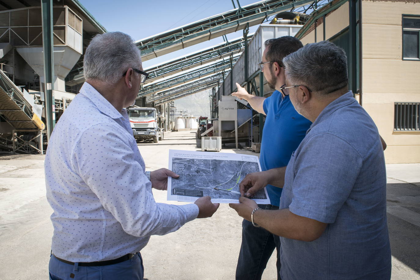 Los representantes de la cooperativa. 