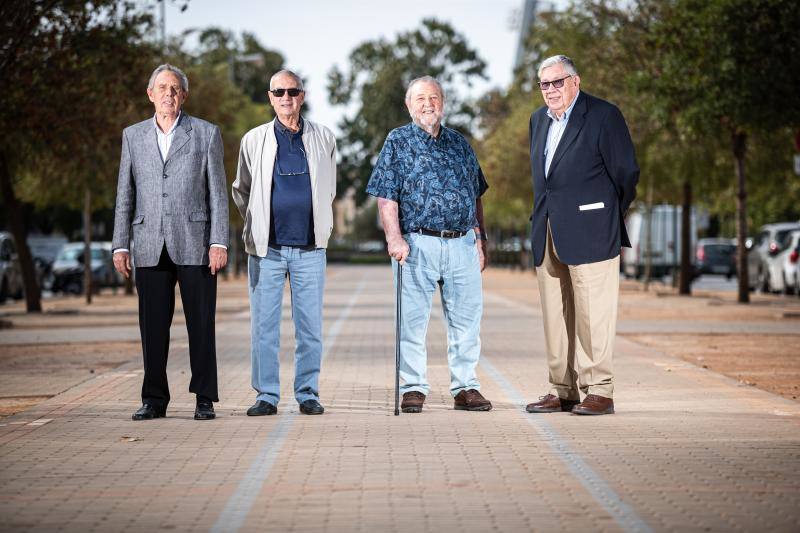 Cuatro de los artífices granadinos de la victoria del 82 reunidos por IDEAL en el cuarenta aniversario. De izquierda a derecha Rafael Estrella, Antonio García Olid, Ángel Díaz Sol y Curro Valls. 