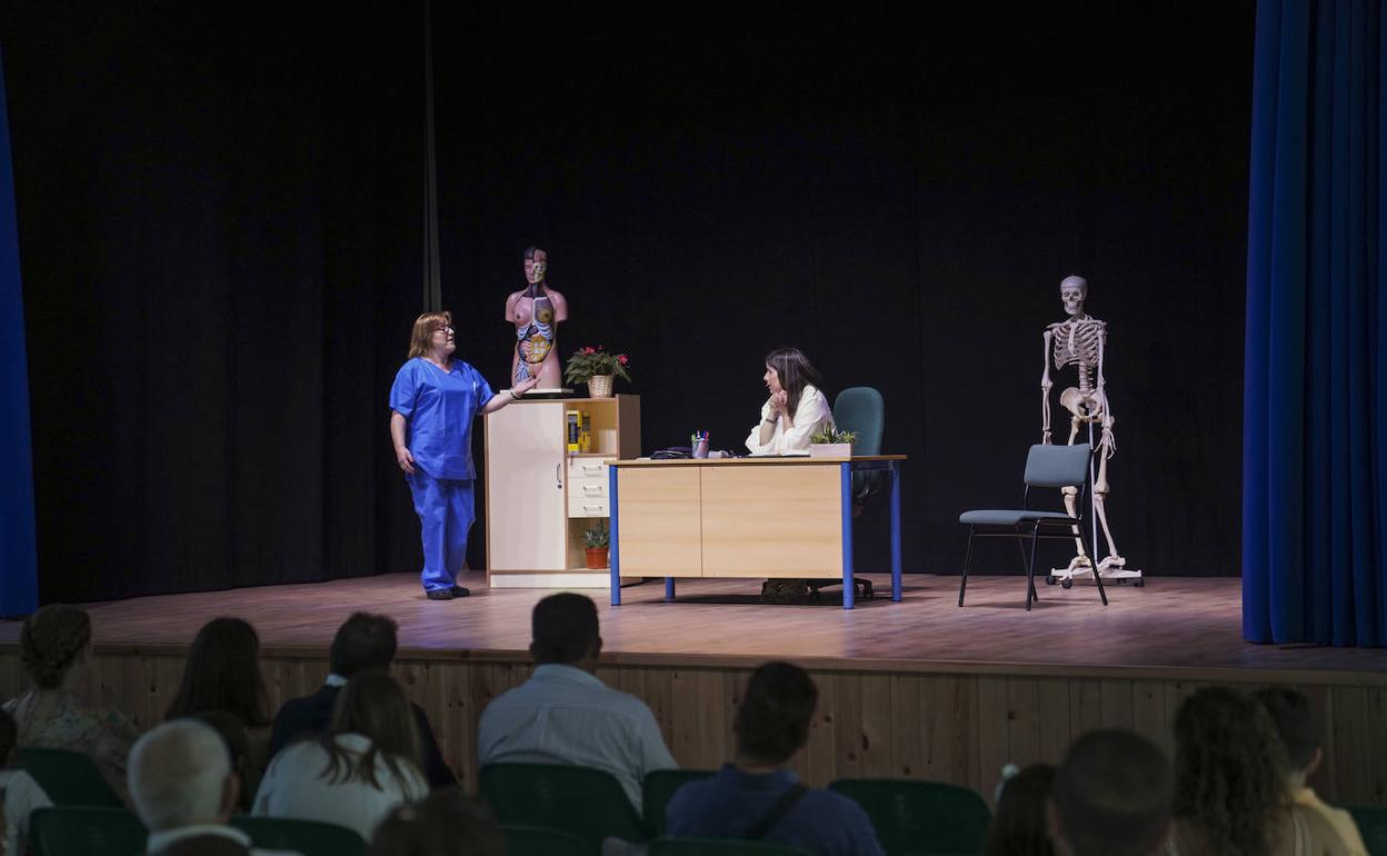 Representación teatral en el Espacio Escénico de Laujar de Andarax con la participación de la diputada de Cultura. 