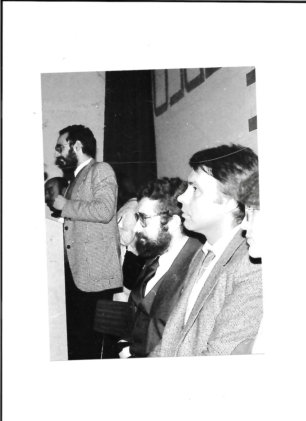 Javier Torres Vela, entonces secretario provincial del PSOE, en un mitin de Baza en 1982. 