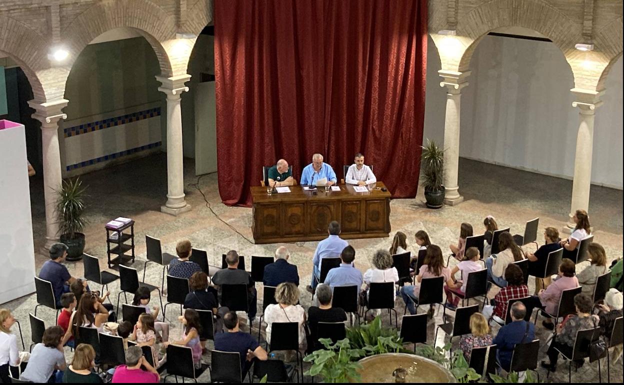 Imagen de la presentación del poemario. 