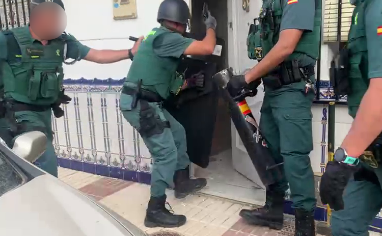 Actuación de la Guardia Civil para detener al sospechoso en Chauchina