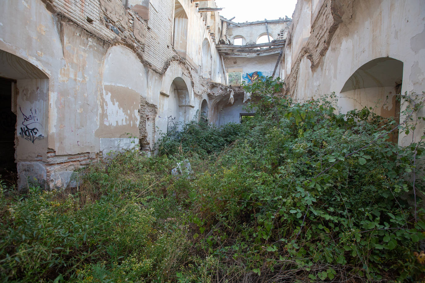 Imagen principal - Capilla, dependencias y patio interno de Jesús del Valle. 
