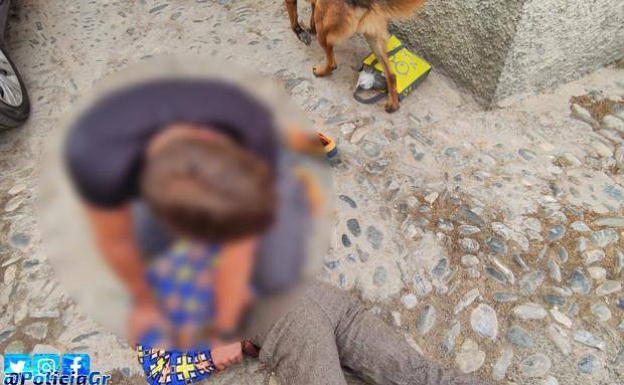 Policía Local detiene a un individuo en el Albaicín. 