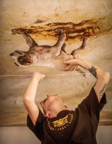 Imagen secundaria 2 - Trabajo de restauración con la pieza ya instalada. 