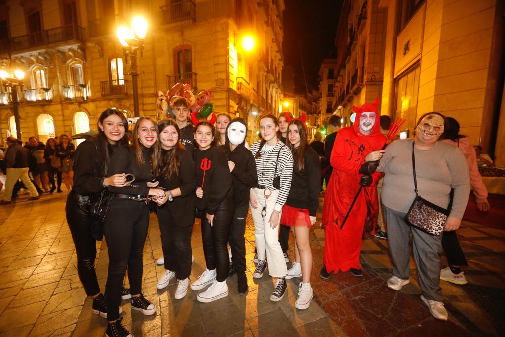 Los disfraces, a cual más terrorífico y sin distinción de edad.