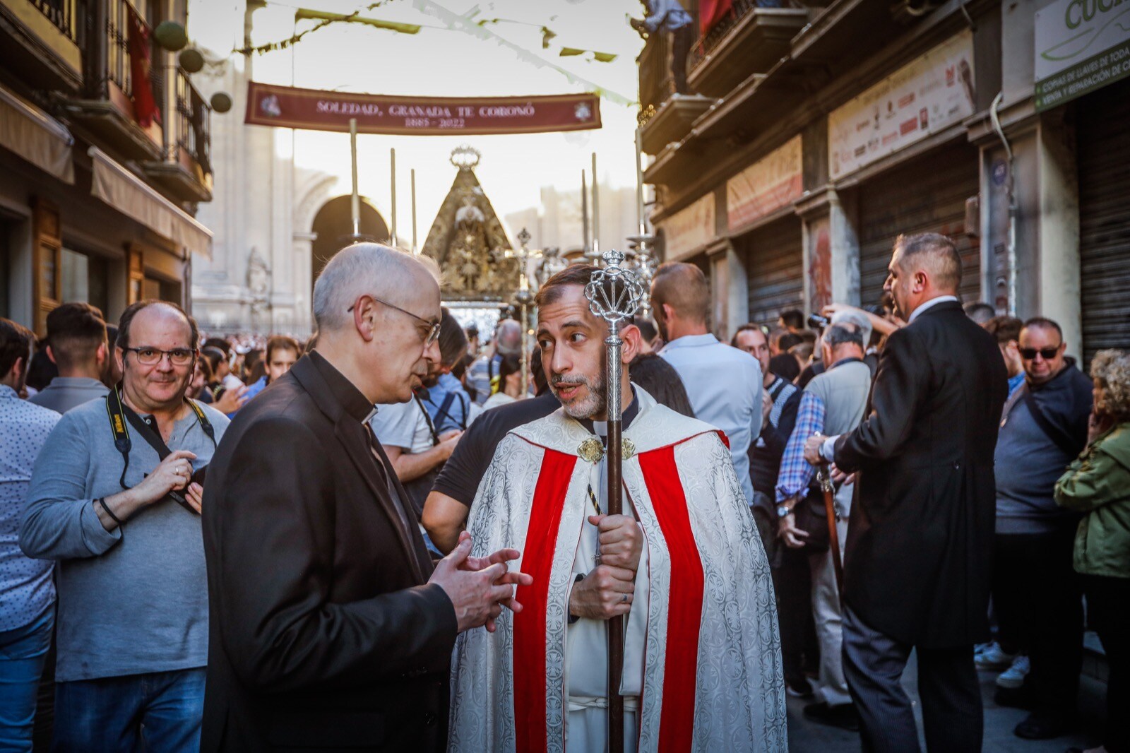 Fotos: Las imágenes de la procesión de coronación de la Soledad en Granada