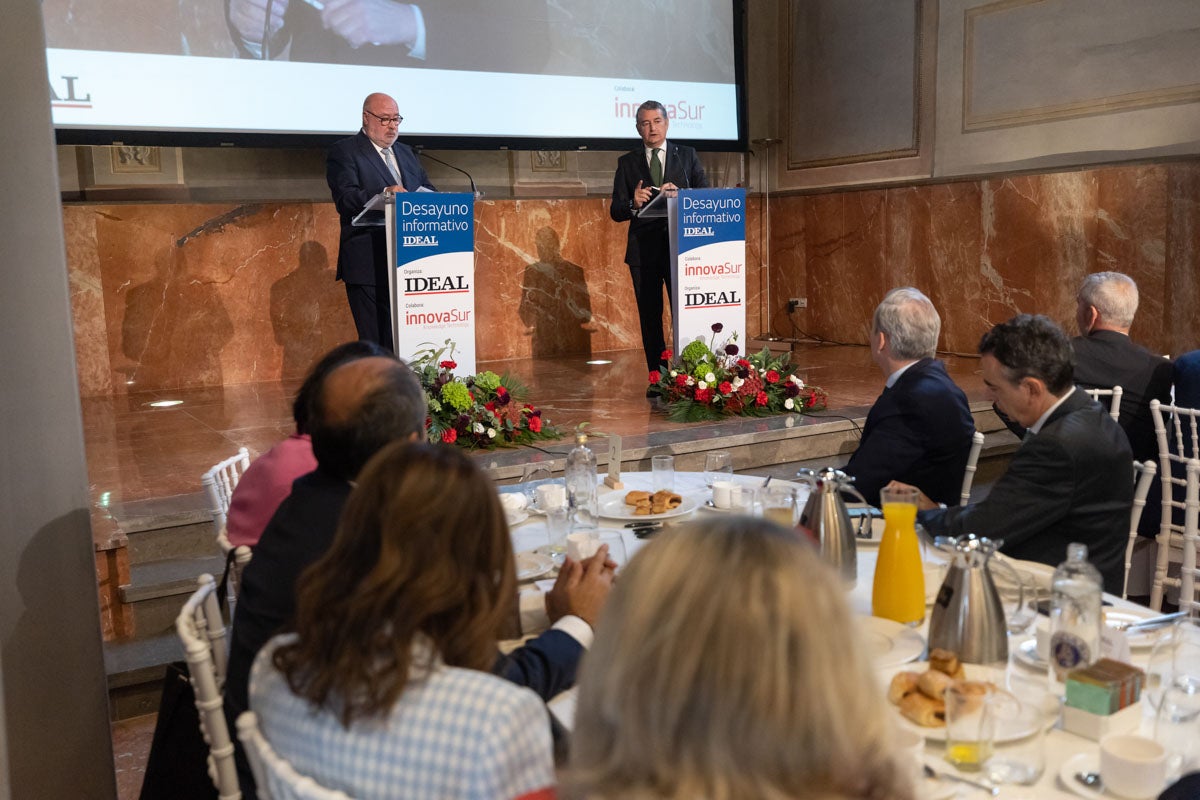 Numerosas personalidades del mundo de la política y la sociedad granadina y andaluza se han dado cita en el Hotel Santa Paula este viernes