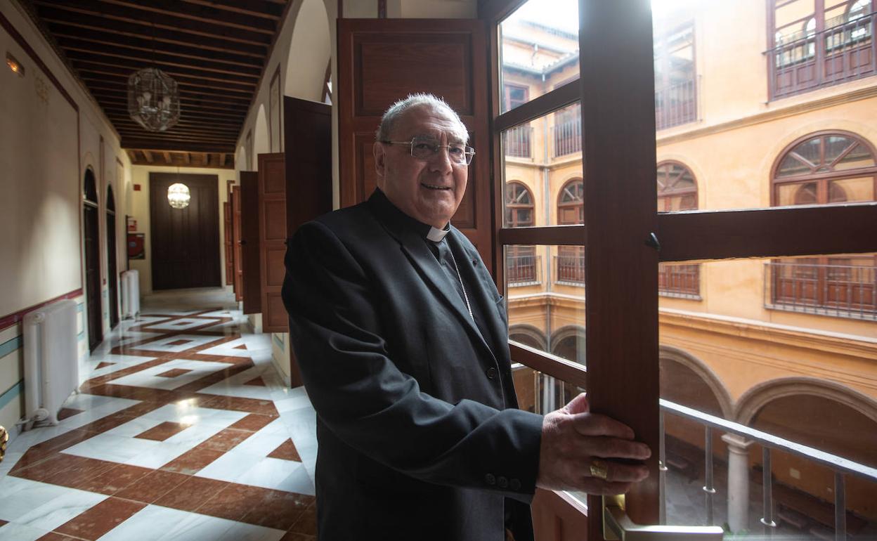 José María Gil Tamayo, en el palacio arzobispal, donde reside.