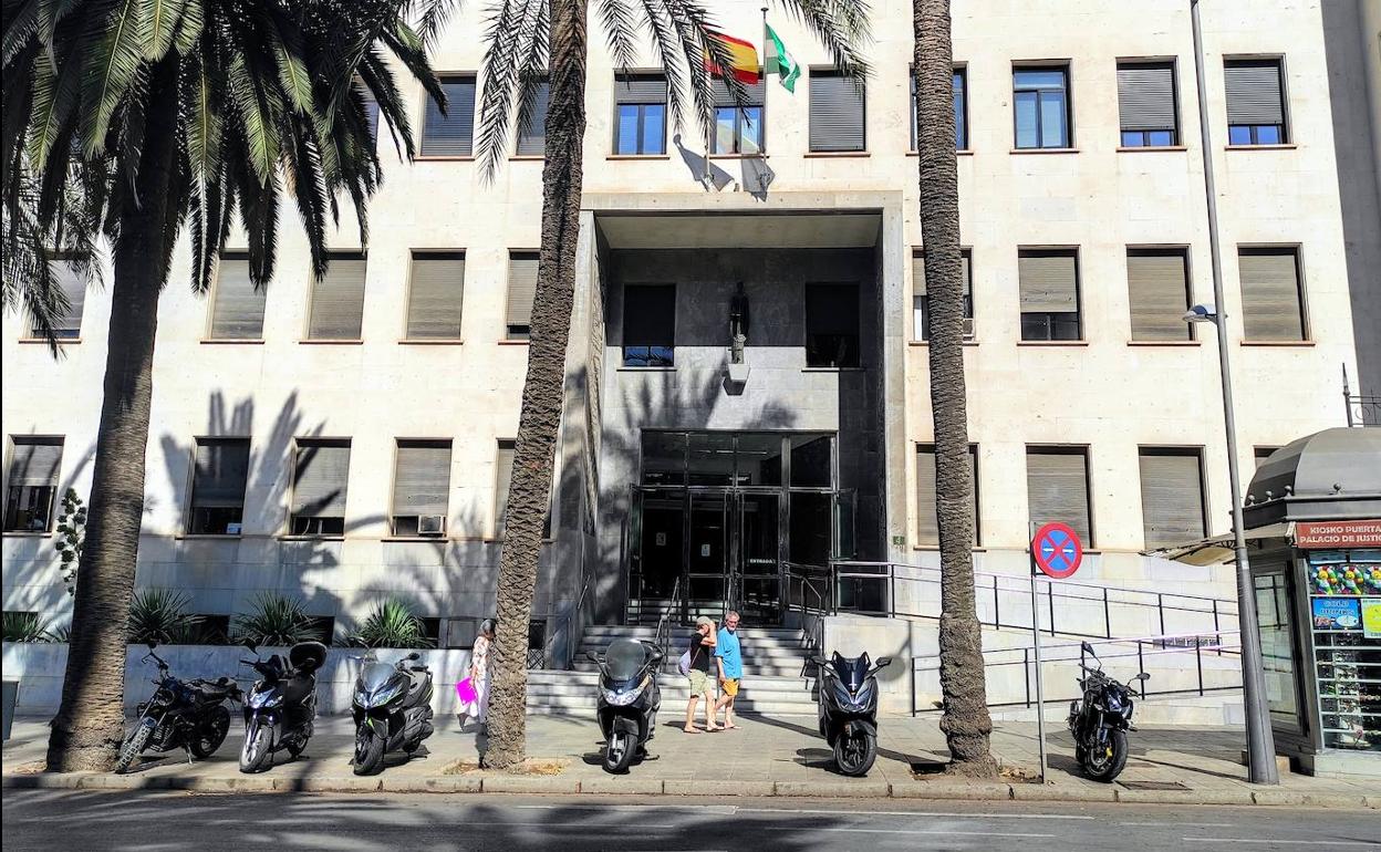 Vista exterior de la Audiencia Provincial de Almería.
