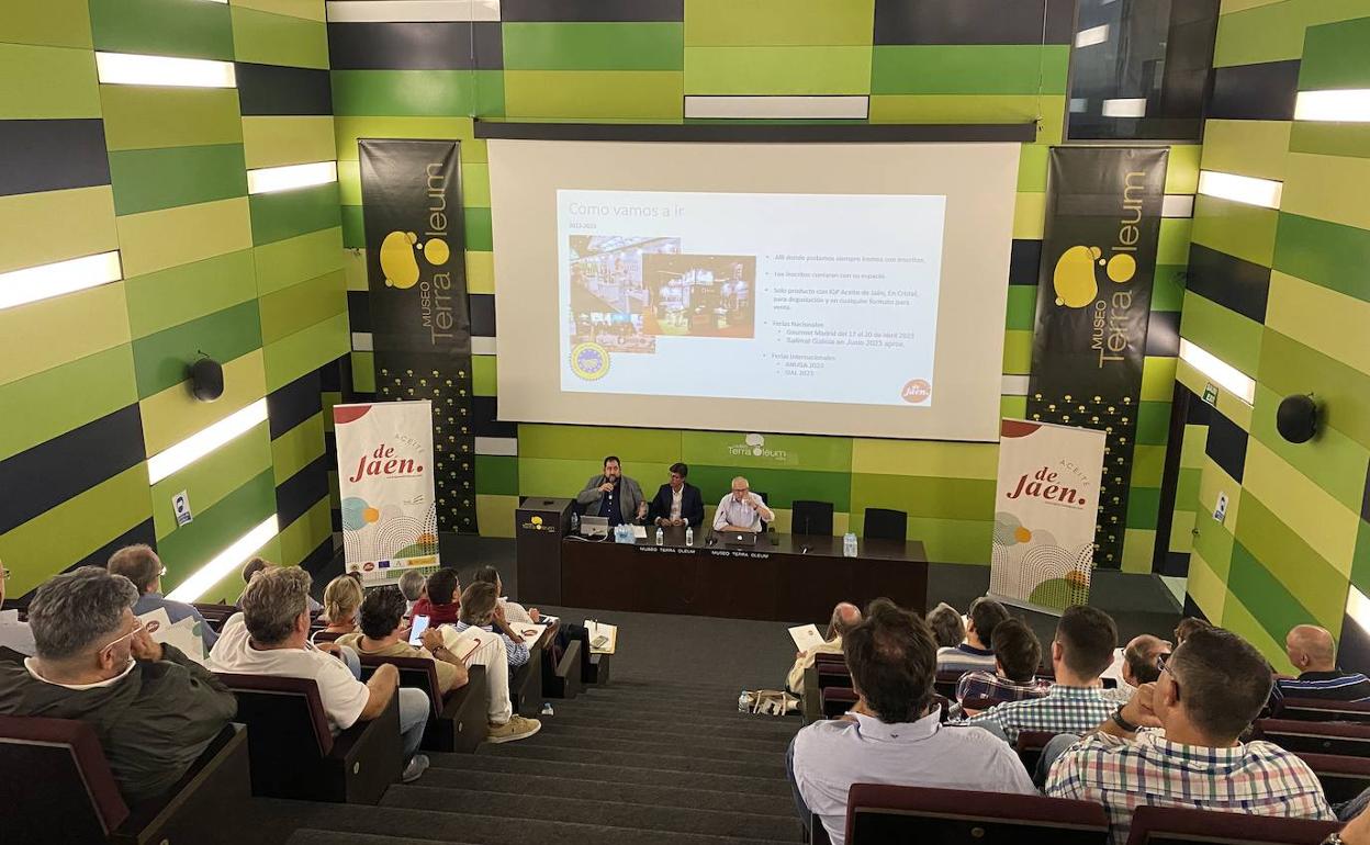 La IGP Aceite de Jaén ha celebrado su primera samblea general de socios, en Geolit. 