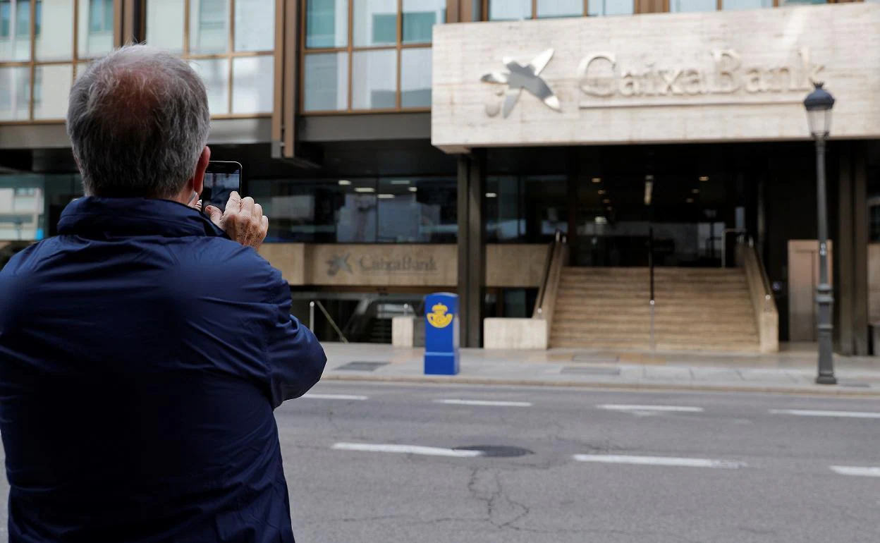 CaixaBank ofrece nuevas facilidades a clientes mayores de 65 años