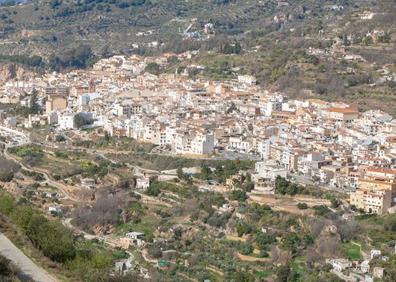 Imagen secundaria 1 - Distintos enclaves del municipio alpujarreño de Lanjarón.
