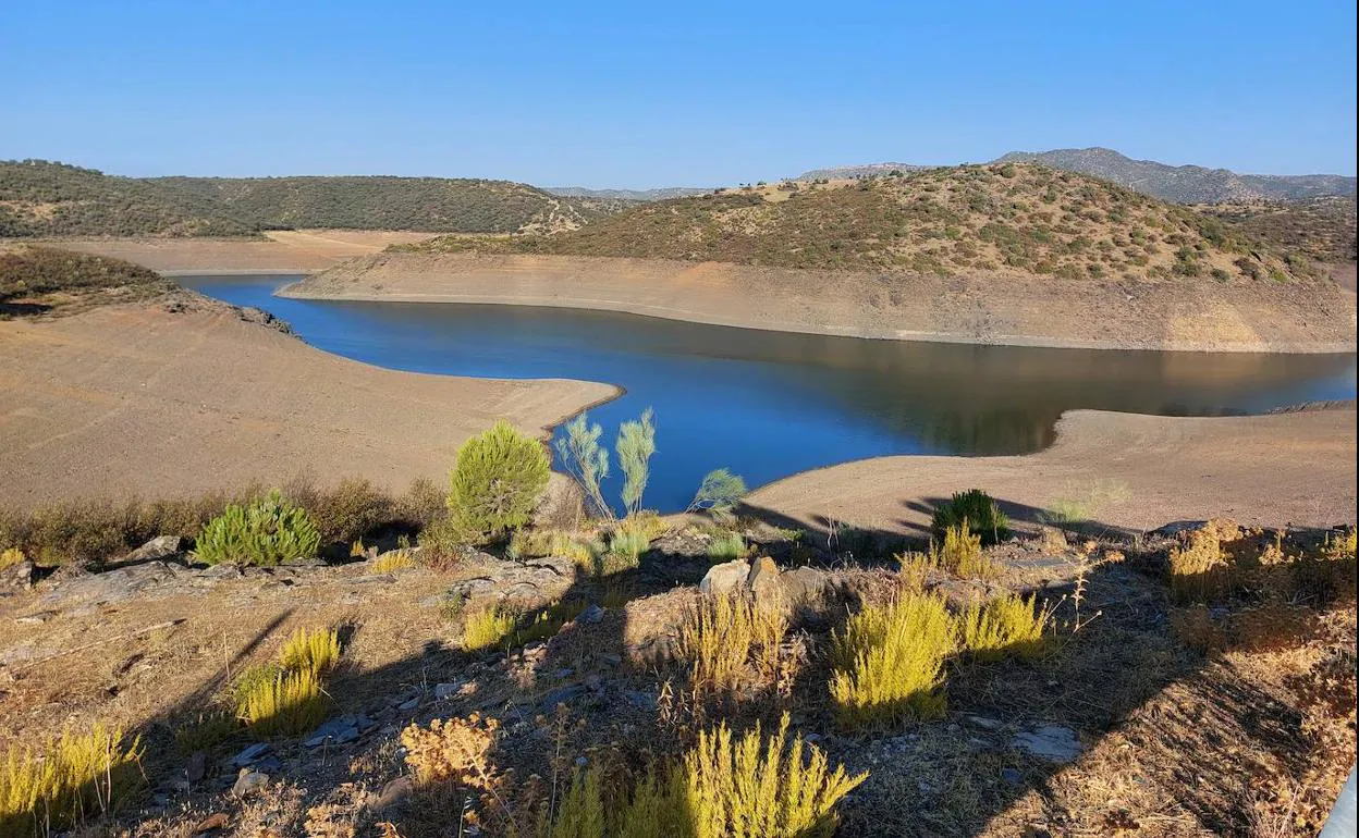 Vista del pantano del Rumblar, en estado de «alerta» por la falta de agua, al 10%de su capacidad. 
