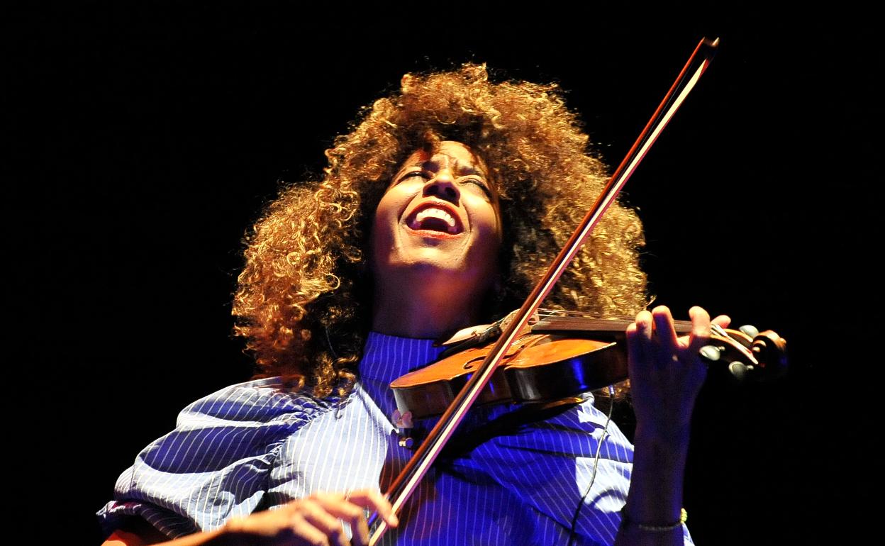 yYilian Cañizares, durante su actuación en Granada